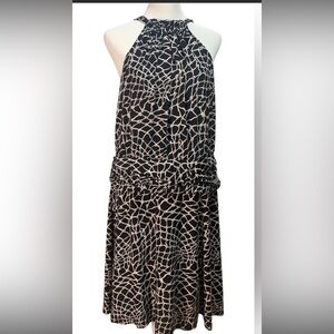 Summer Dress MIDI black & white by BCBG. SZ XL
98% polyester, 2% spandex